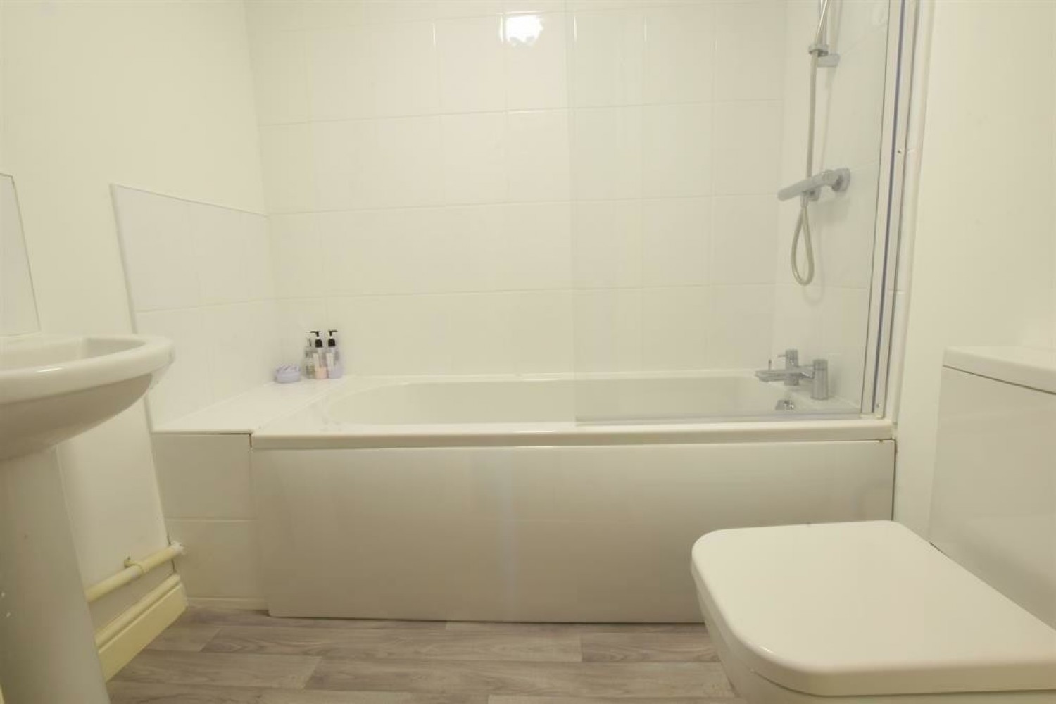 2 bedroom Flat for Letting Commercial Street, Norton