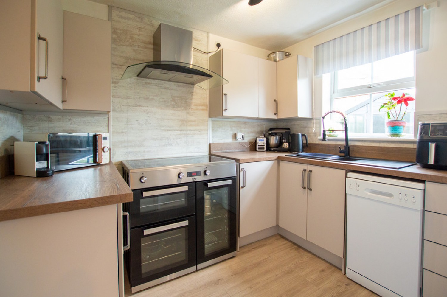 4 bedroom House for Sale Kesteven Way, Kingswood, Hull