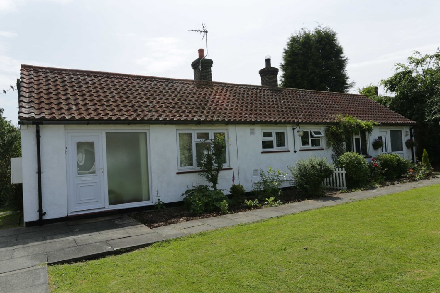 1 bedroom Bungalow in Clockhouse Lane, Nutley