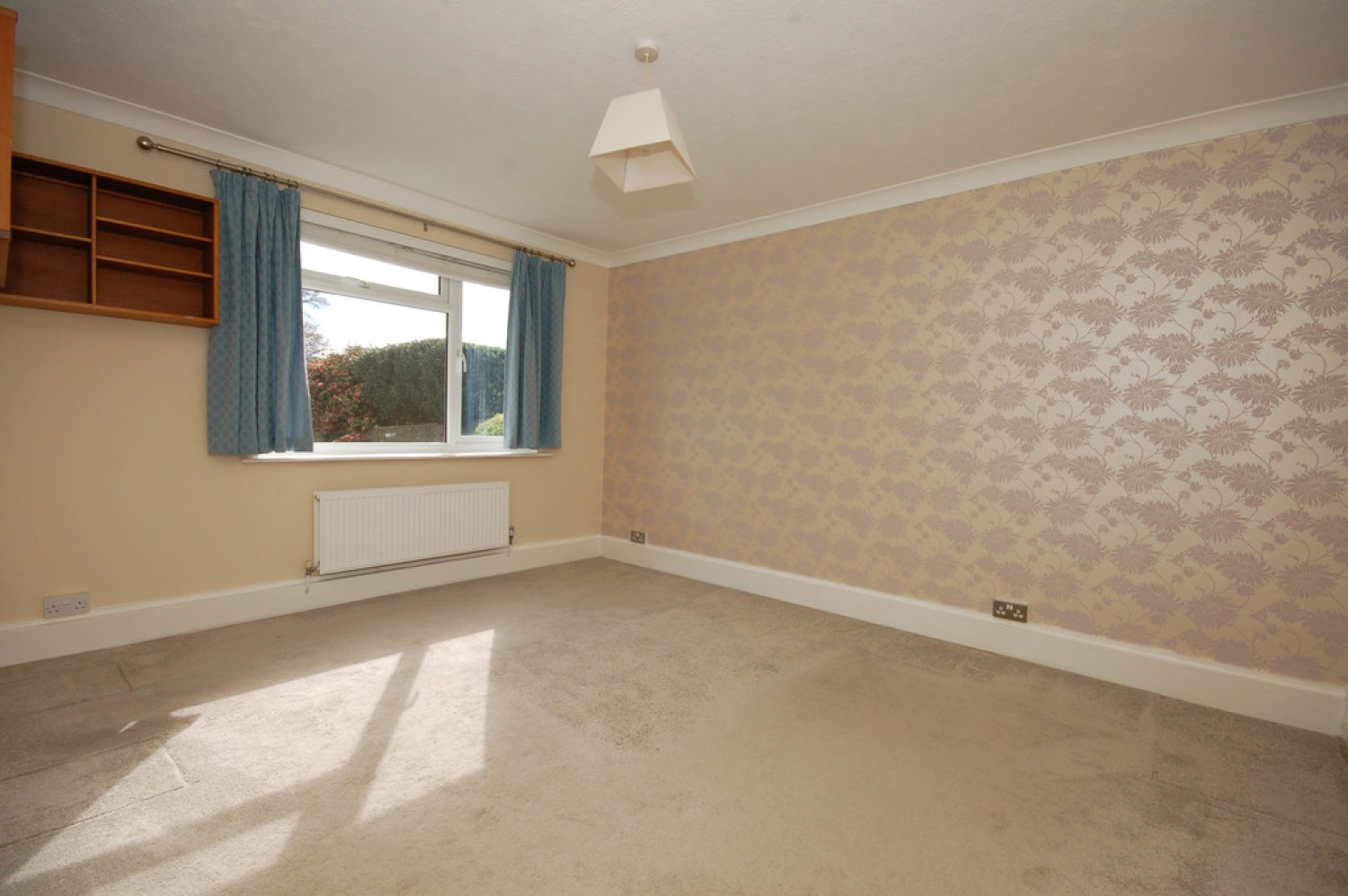2 bedroom Flat in Lawrence House, Hempstead Road