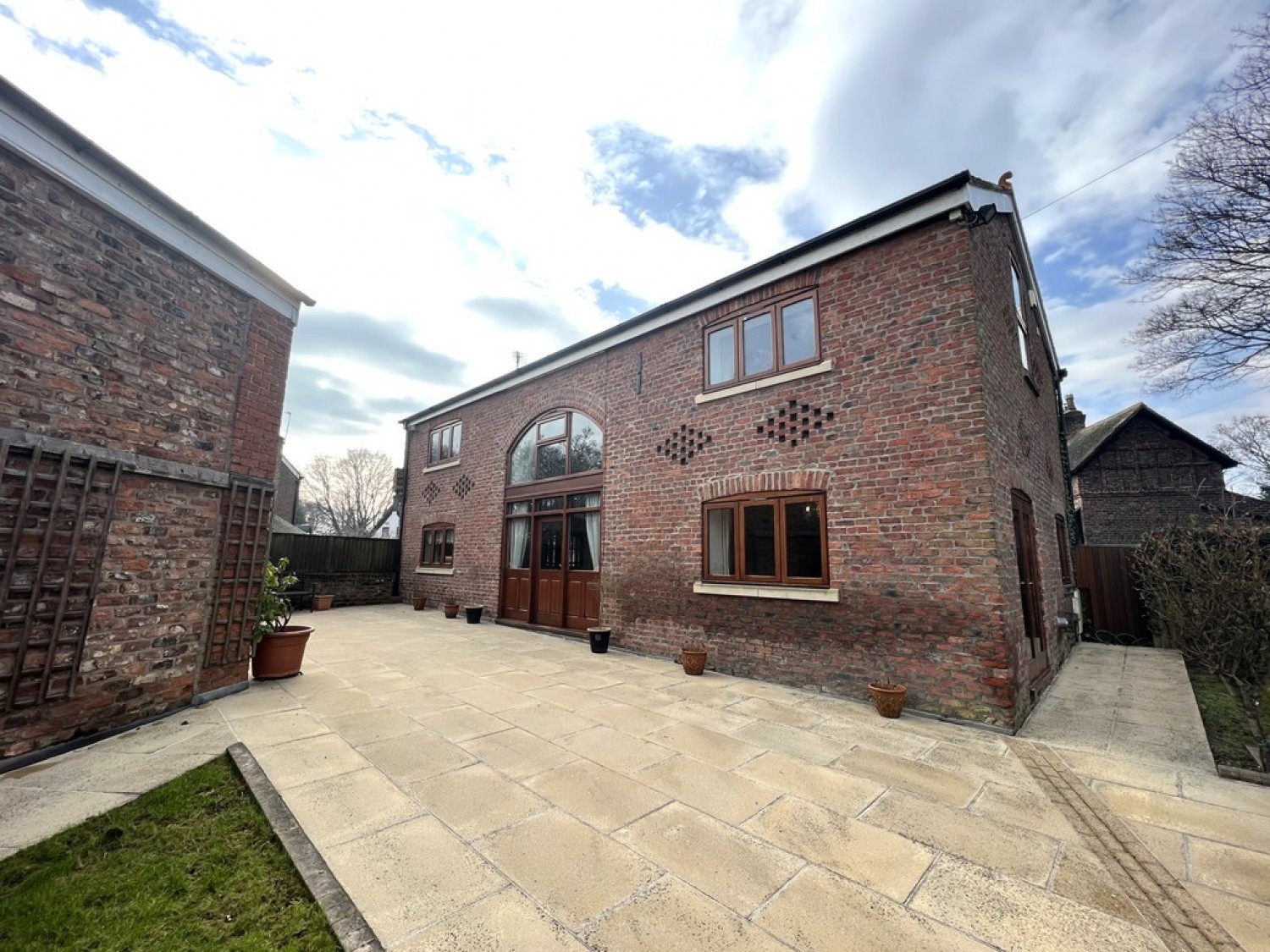Church End, Hale Village