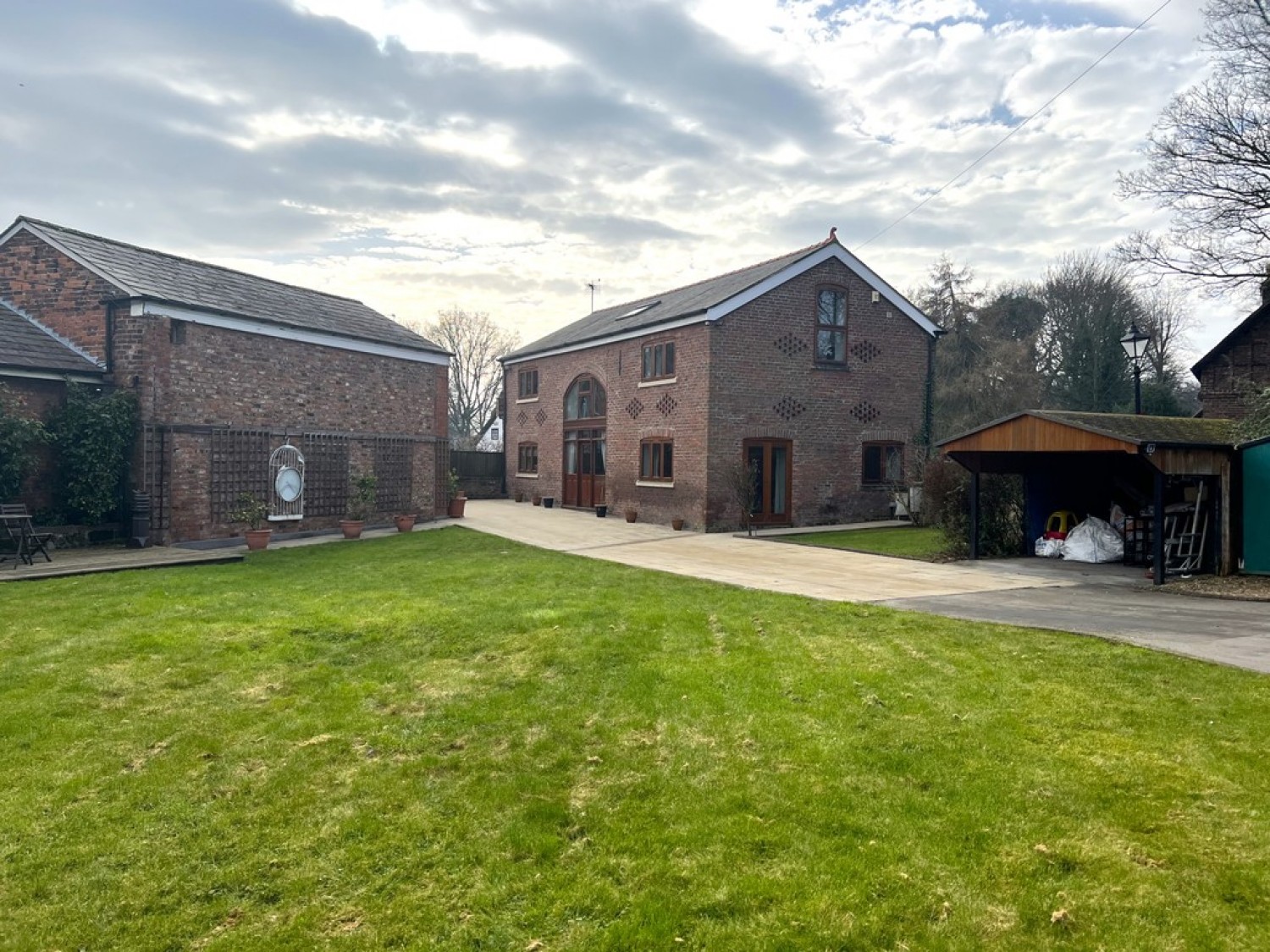 Church End, Hale Village