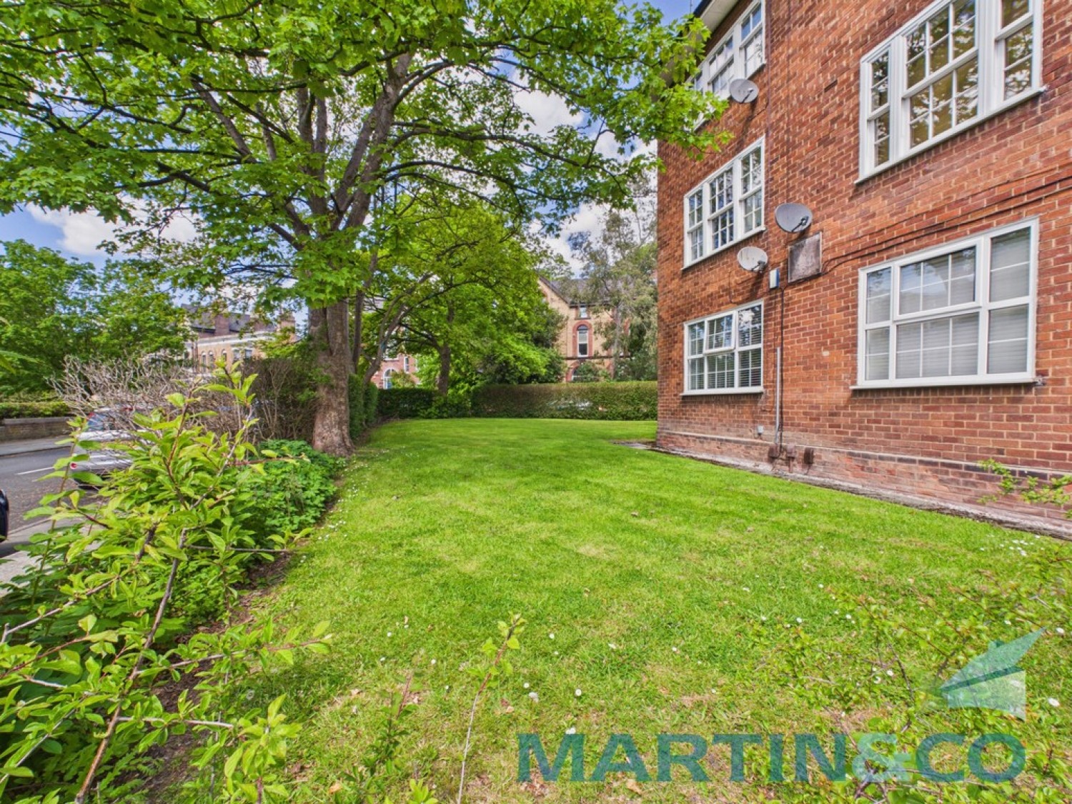 2 bedroom Flat for Sale Waverley Road, Sefton Park, Liverpool