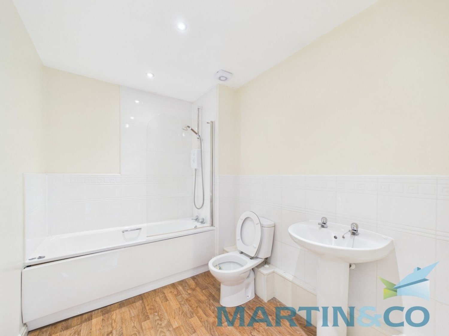 2 bedroom Flat for Sale Alderman Road, Hunts Cross, Liverpool