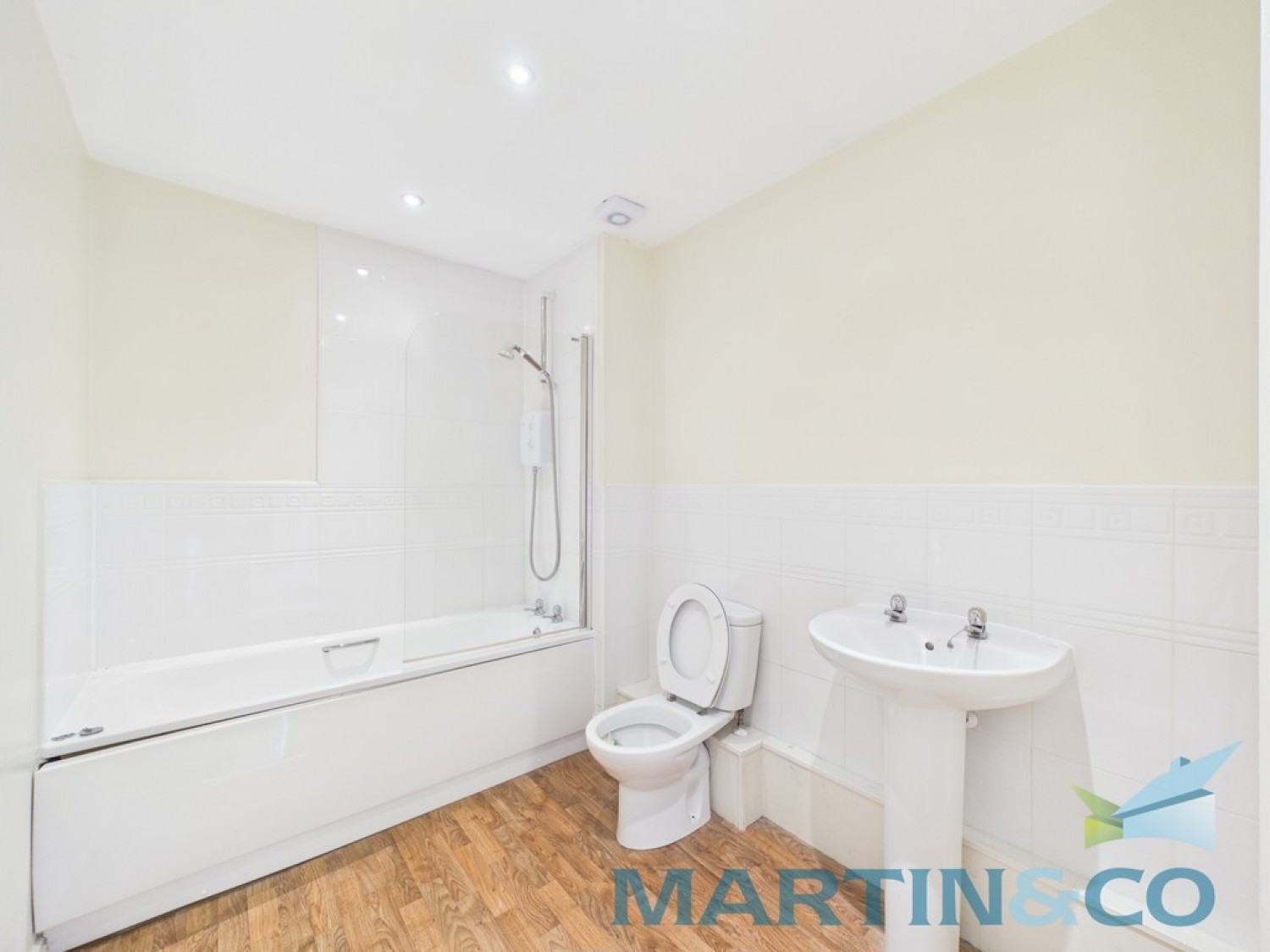 2 bedroom Flat for Sale Alderman Road, Hunts Cross, Liverpool