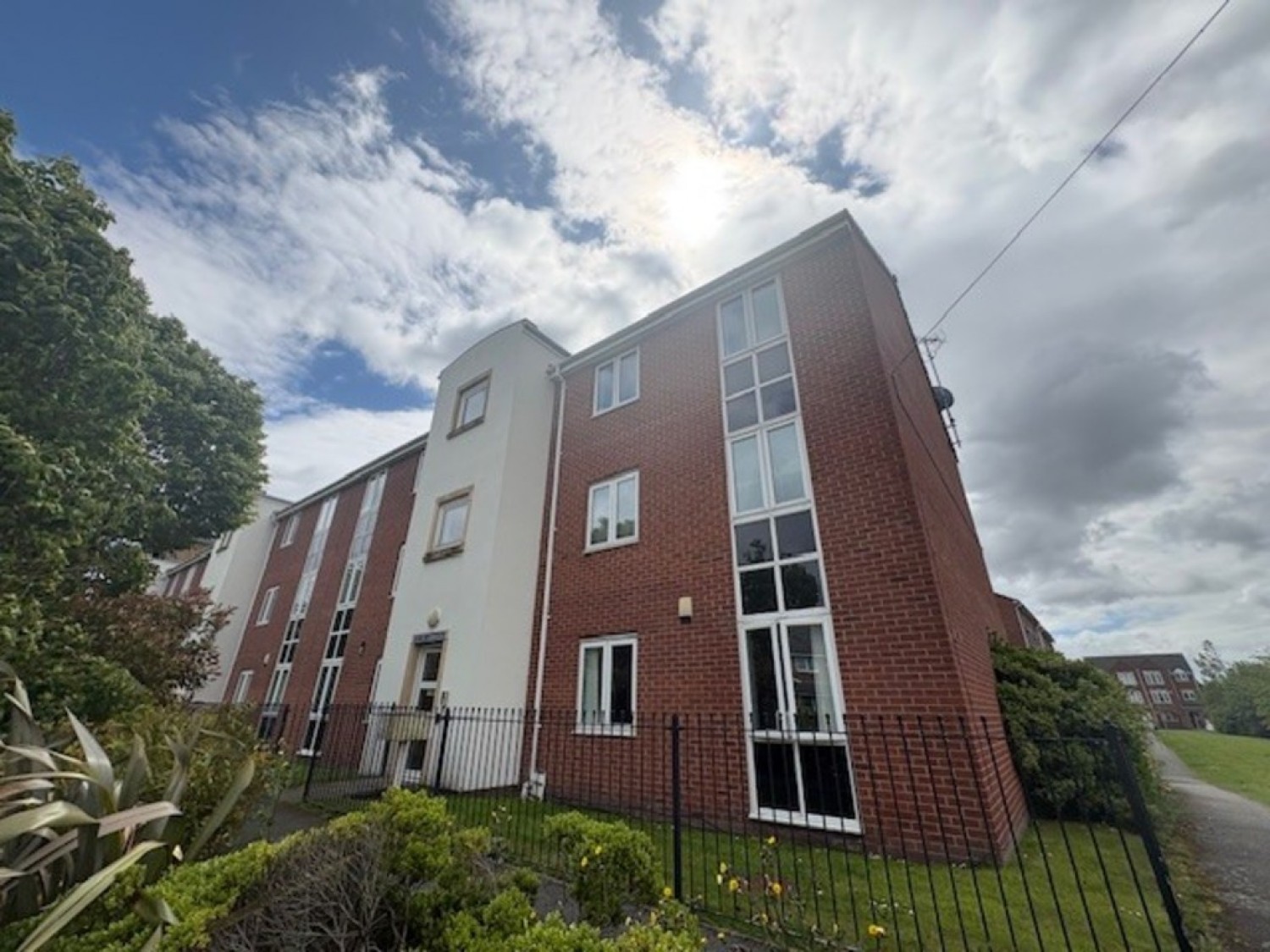 2 bedroom Flat for Sale Alderman Road, Hunts Cross, Liverpool