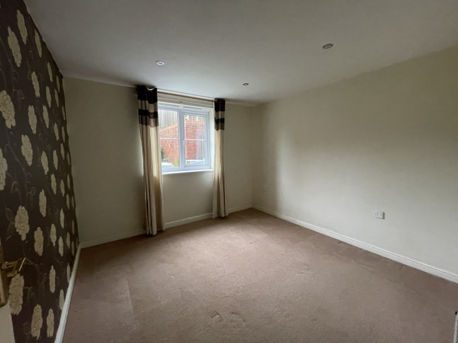 2 bedroom Flat for Letting Read Close, Fernwood, Newark