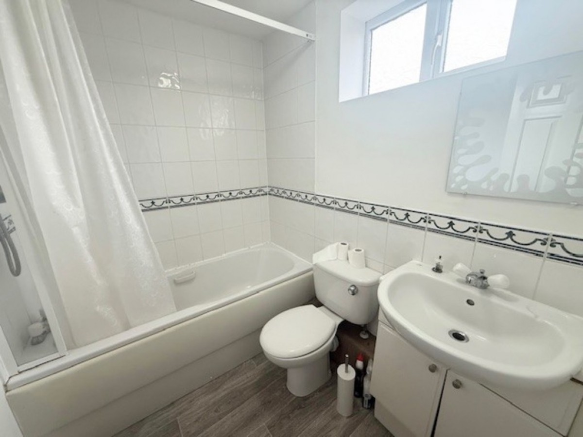 Cludd Avenue, Coddington