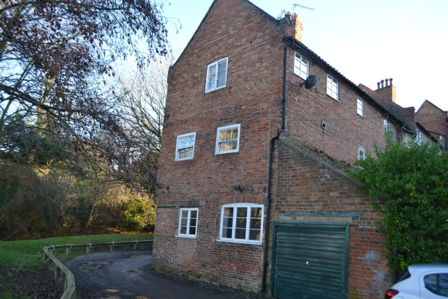 Newark, Castlegate, Riverside Cottage