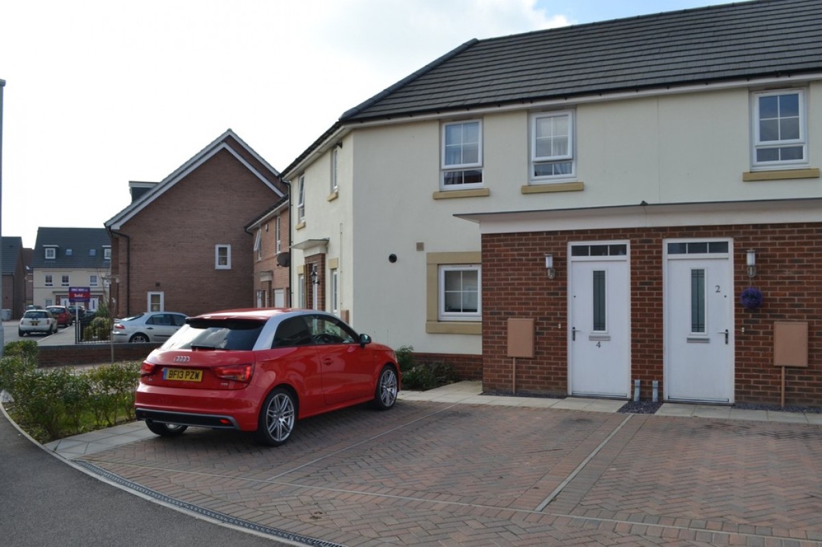 Fernwood, Carmelita Avenue