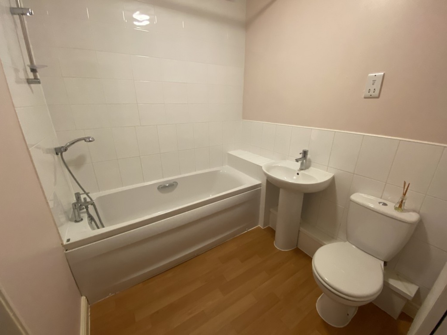 2 bedroom Flat for Sale Fernwood, Goldstraw Lane