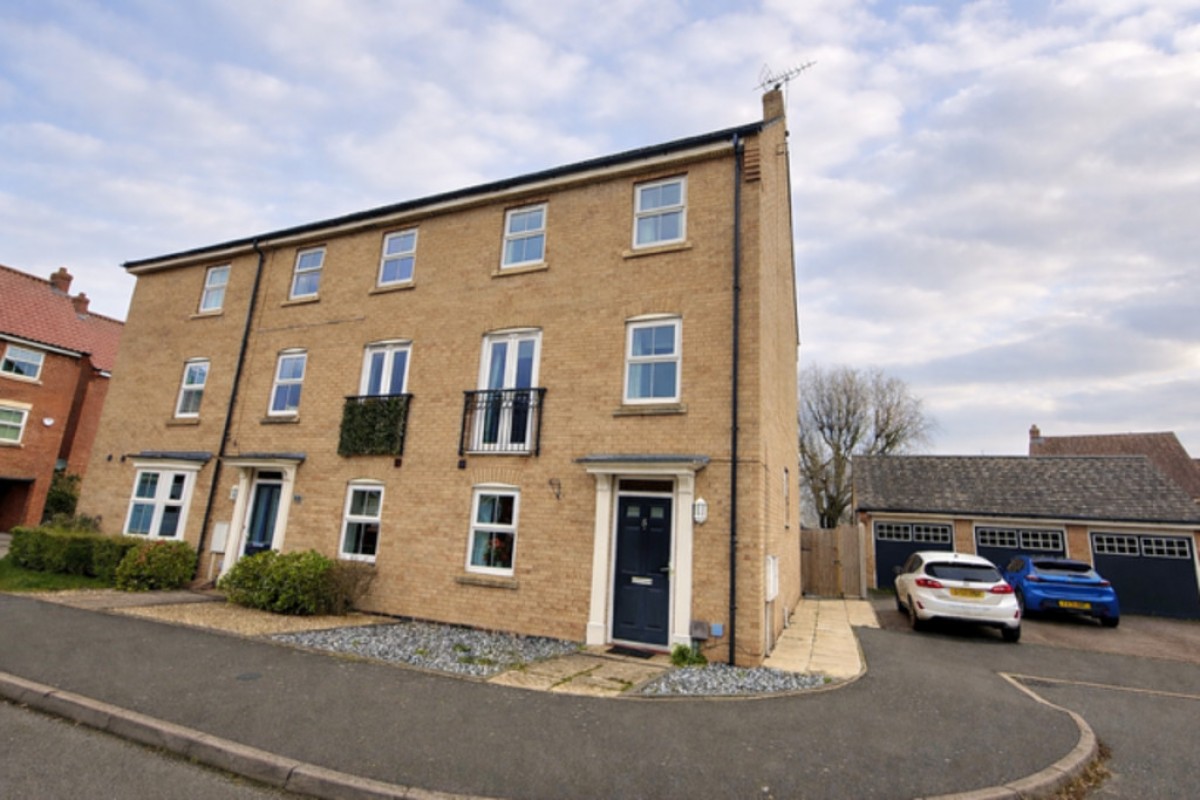 Pond Close, Fernwood