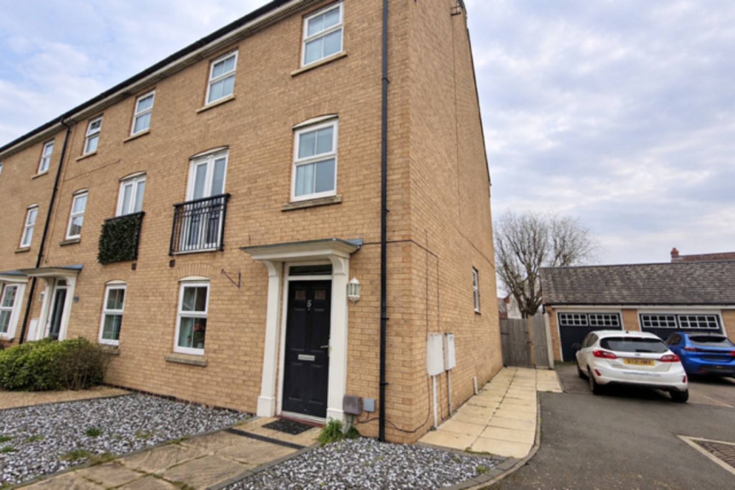 4 bedroom House in Pond Close, Fernwood