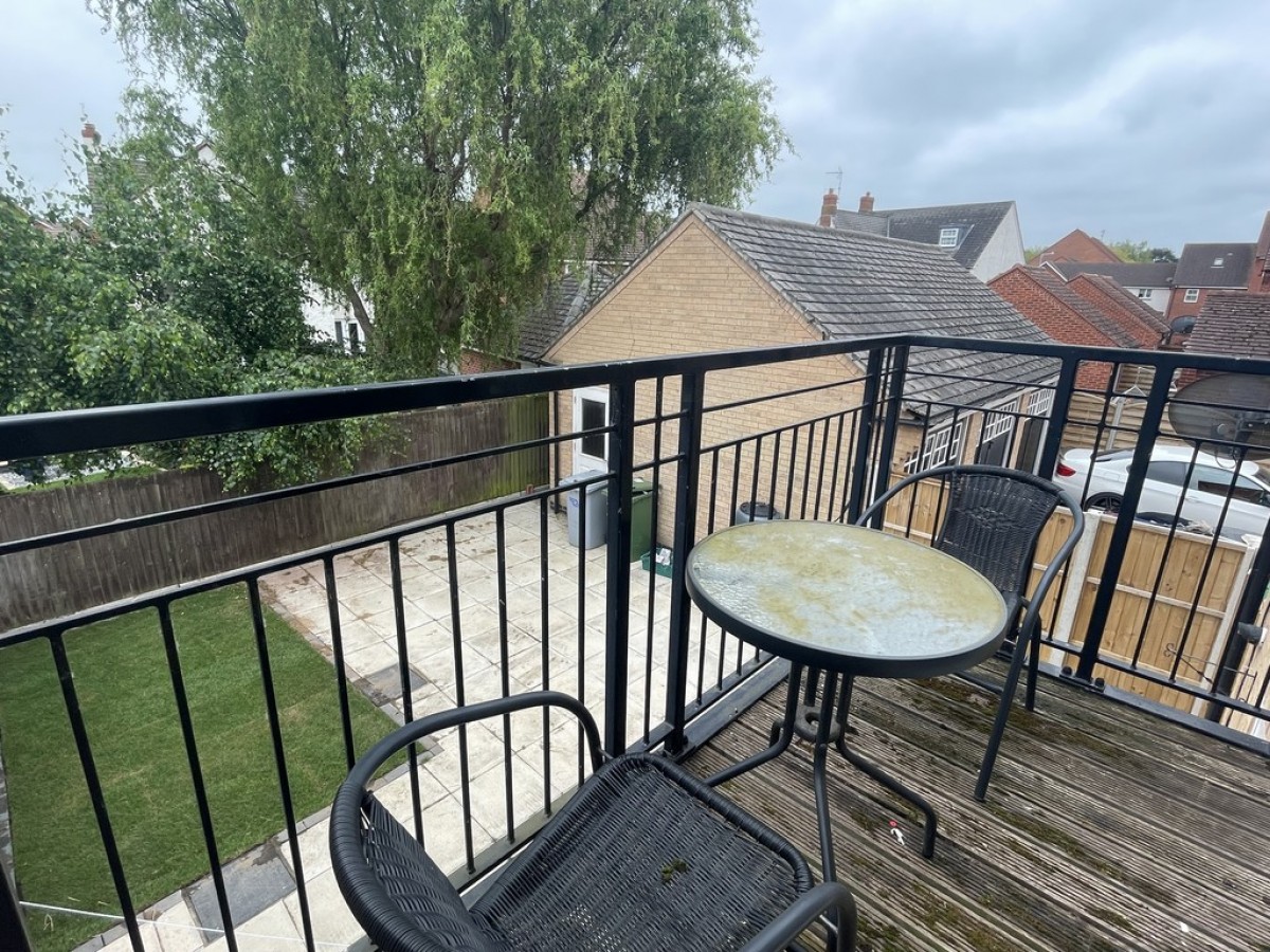 Pond Close, Fernwood