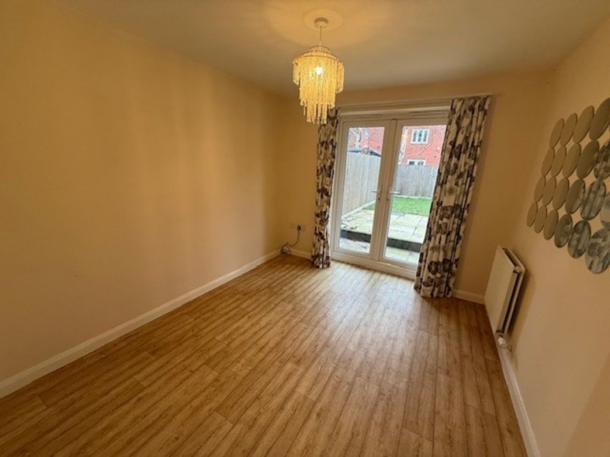 Pond Close, Fernwood