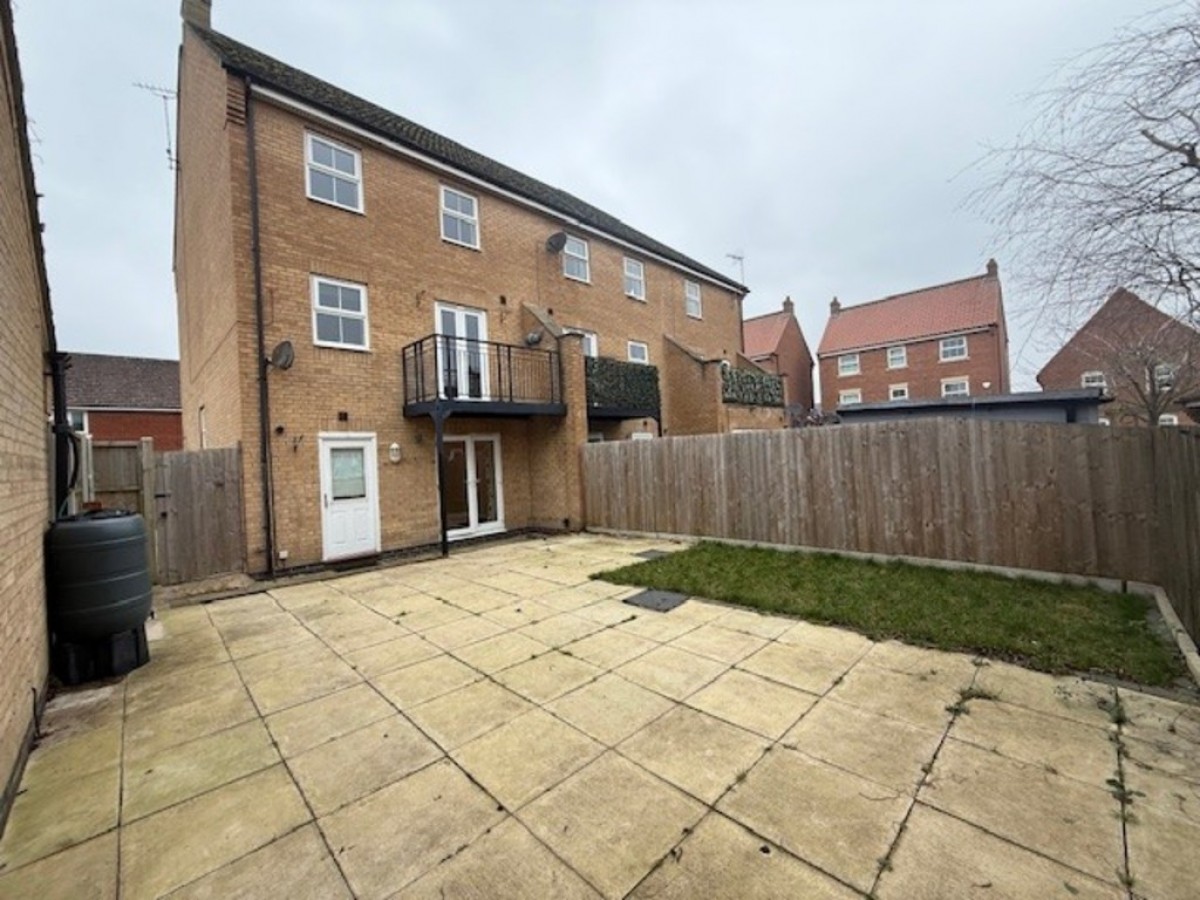 Pond Close, Fernwood