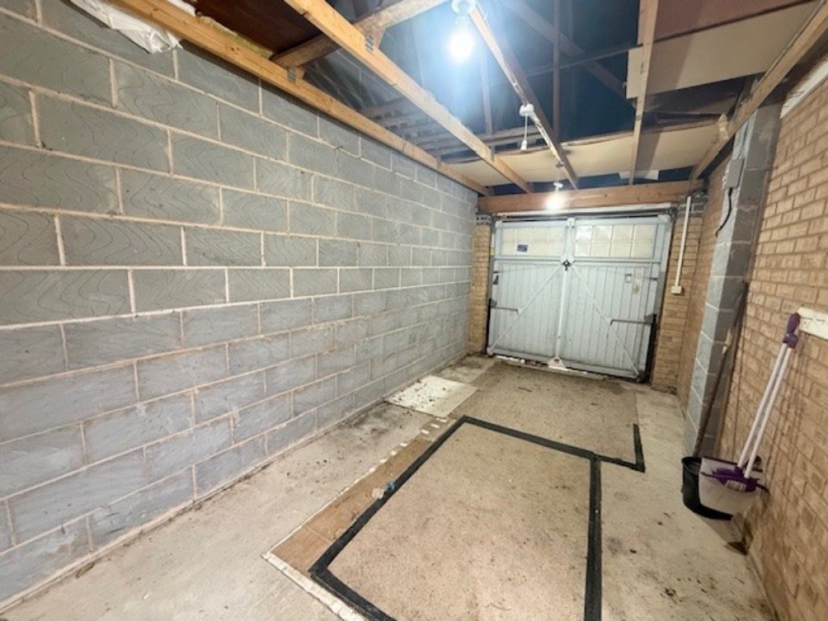 Pond Close, Fernwood