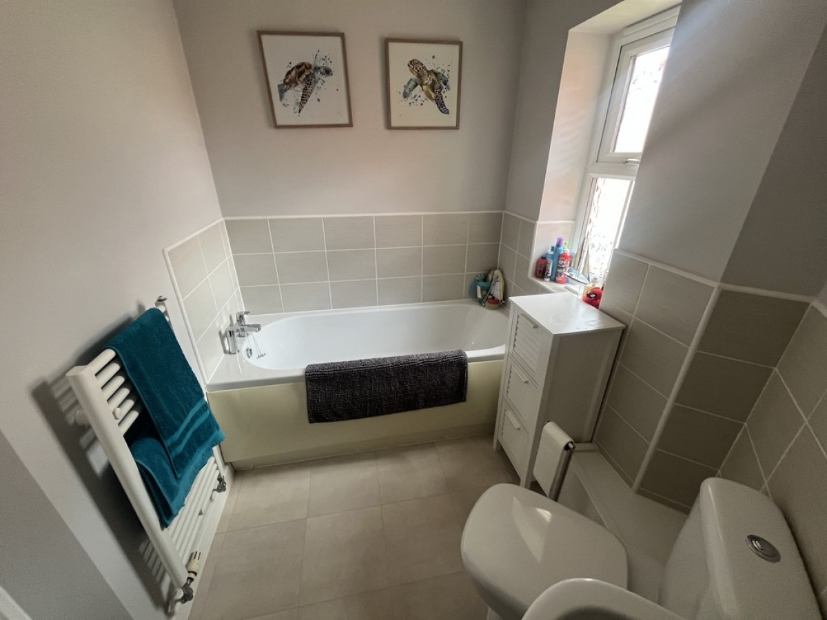 Marron Court, Fernwood, Newark