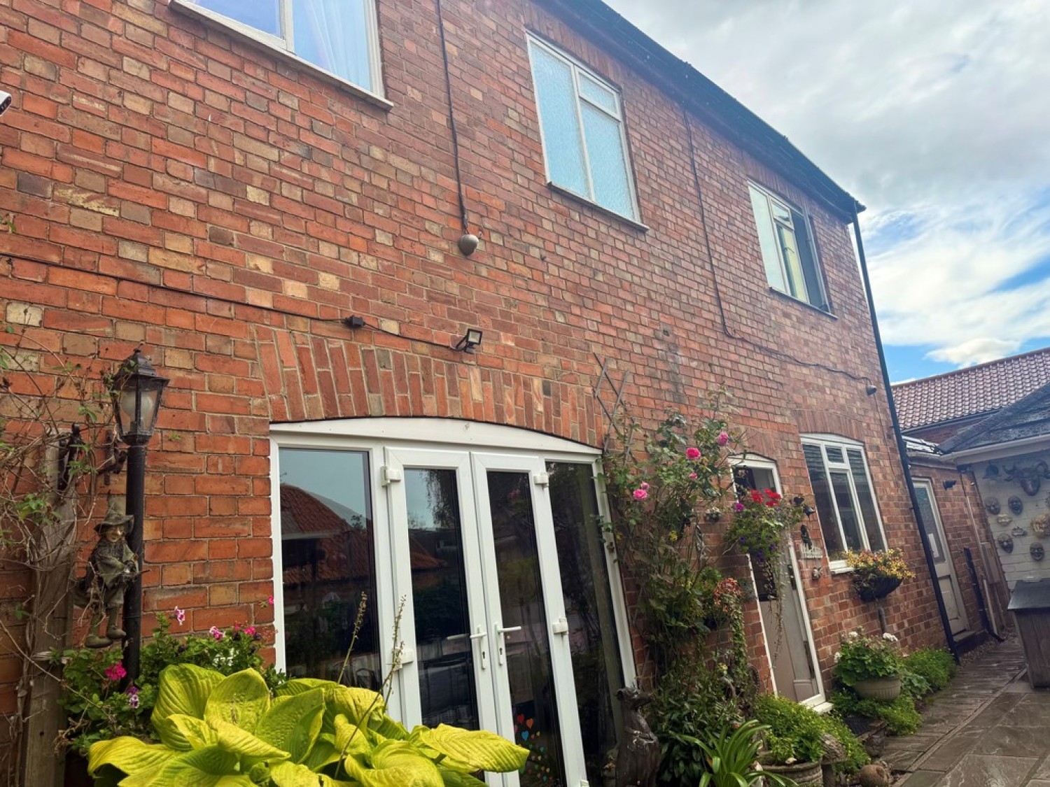 9 Manor House