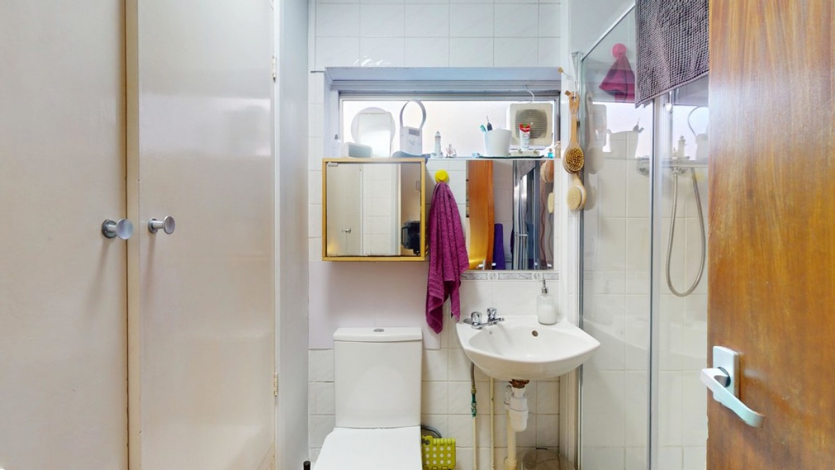 Off Walton Street, Jericho