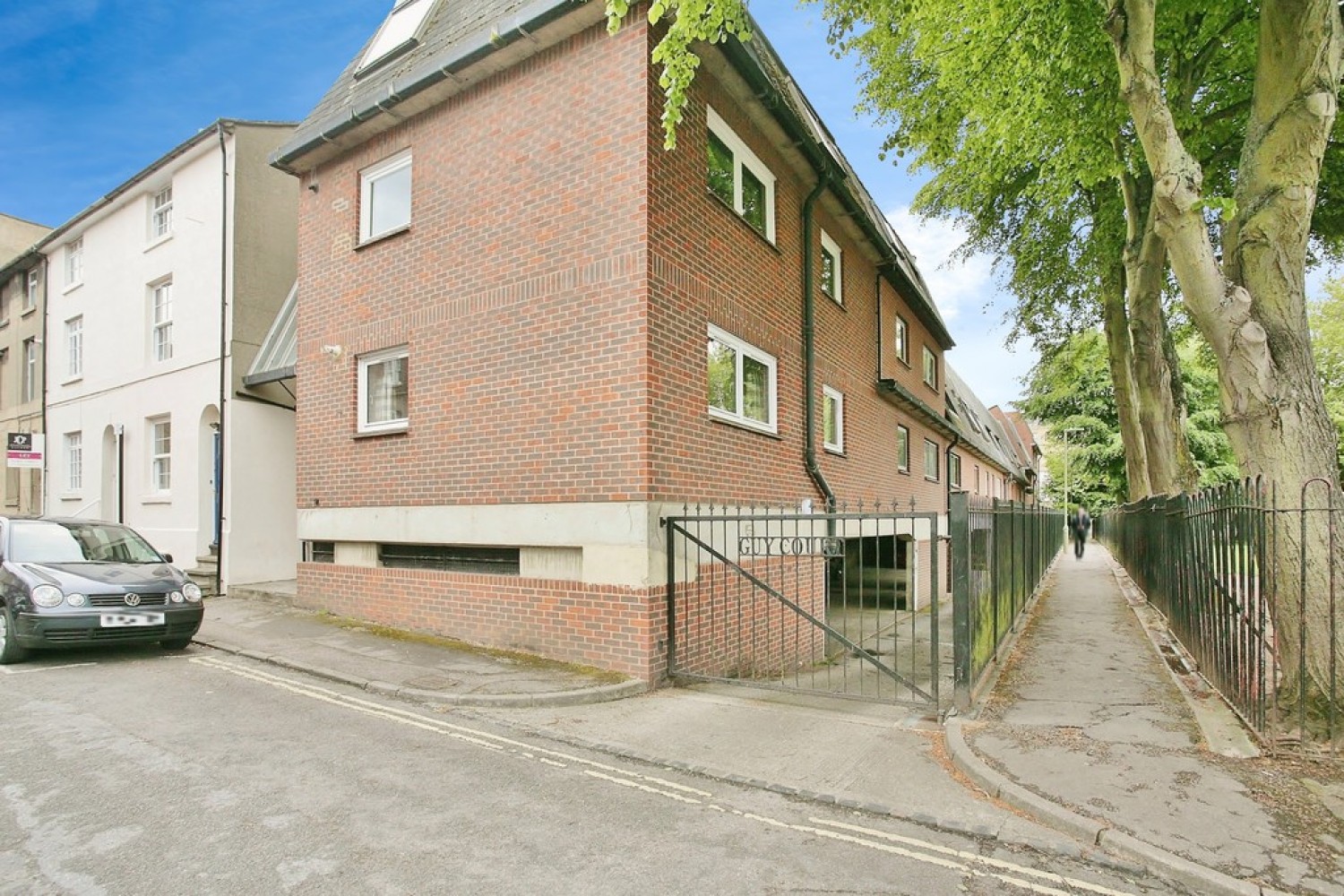 Off Walton Street, Jericho