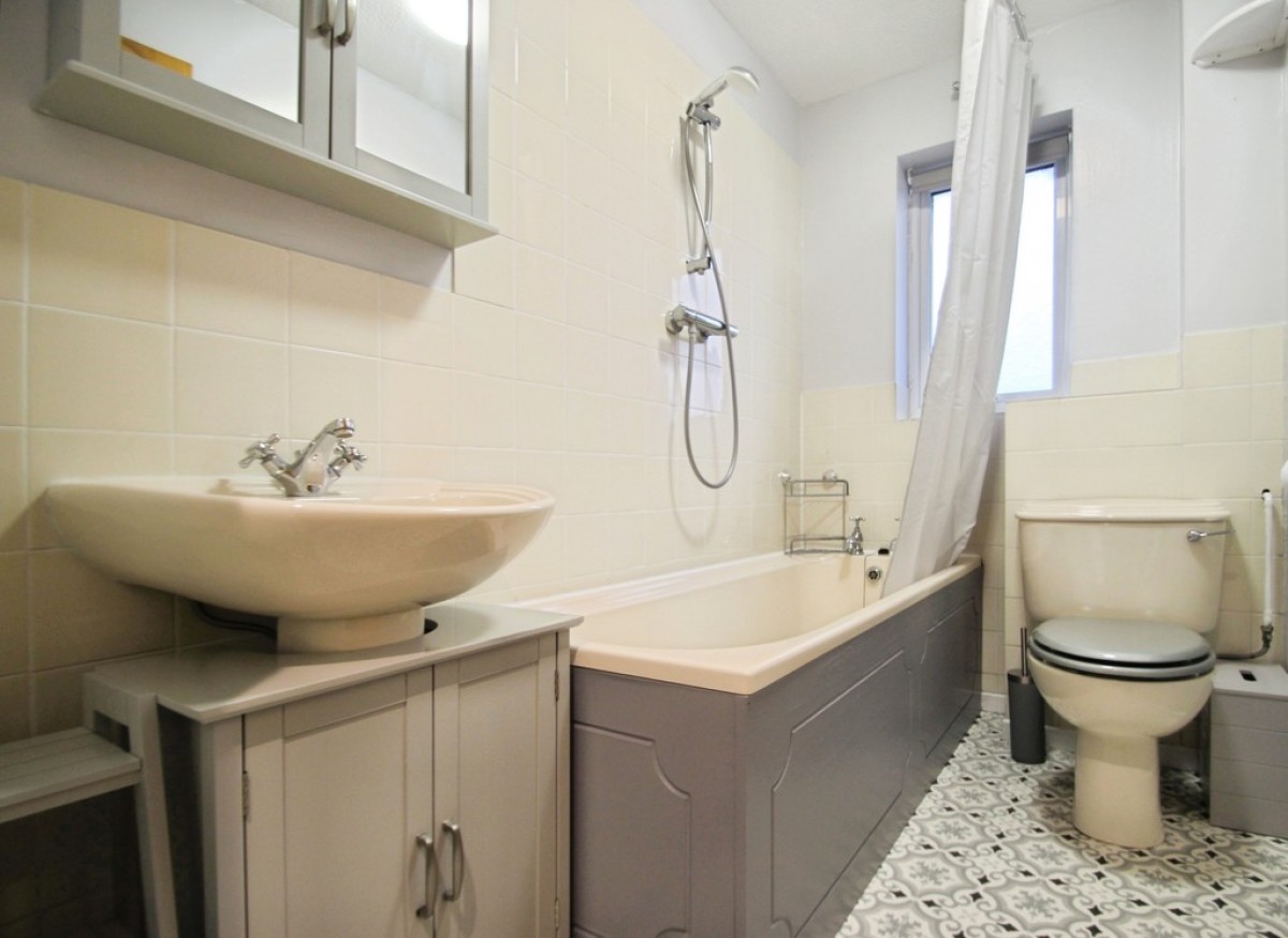 Thorney Leys, Witney