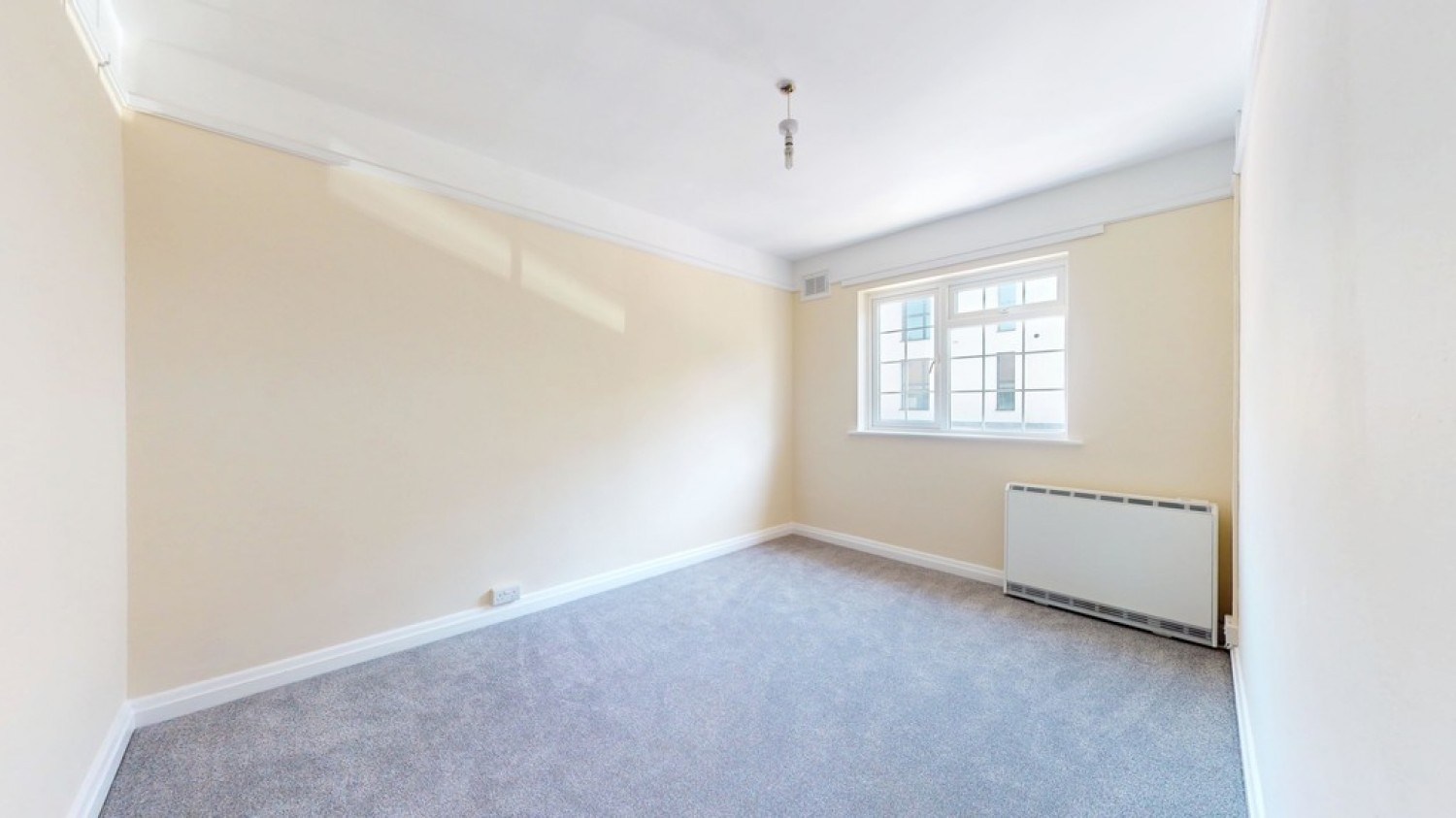 3 bedroom Flat for Letting Elms Parade, Botley