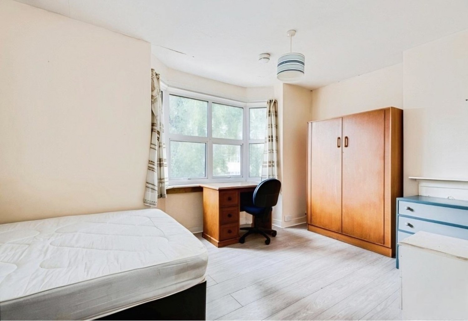 6 bedroom House for Letting Cricket Road, Cowley