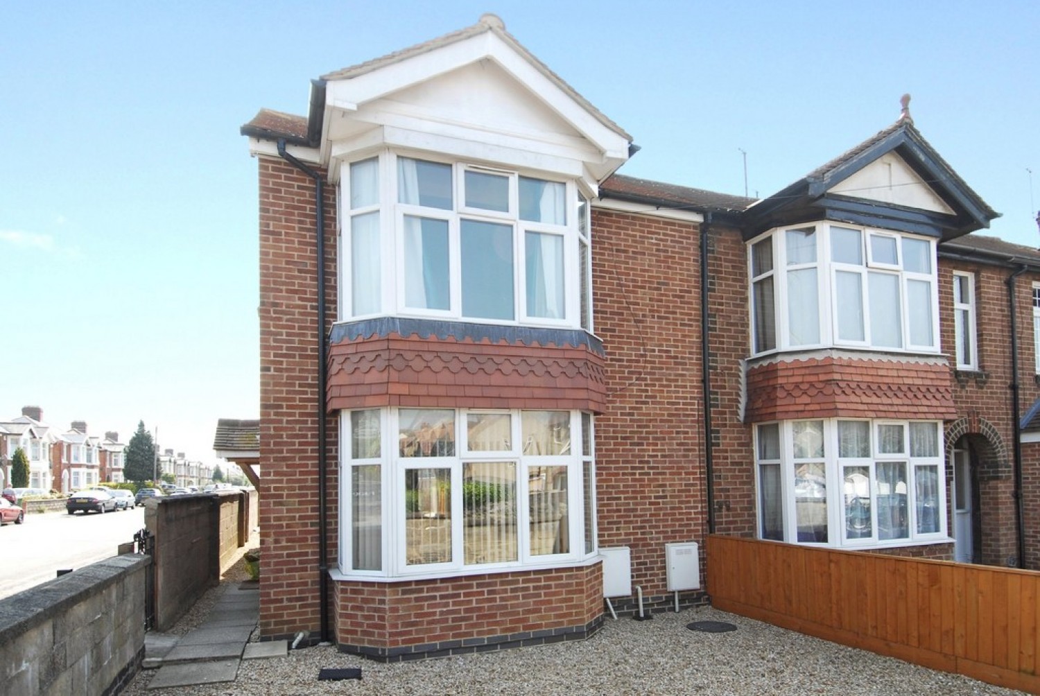 4 bedroom House in Hollow Way, Cowley