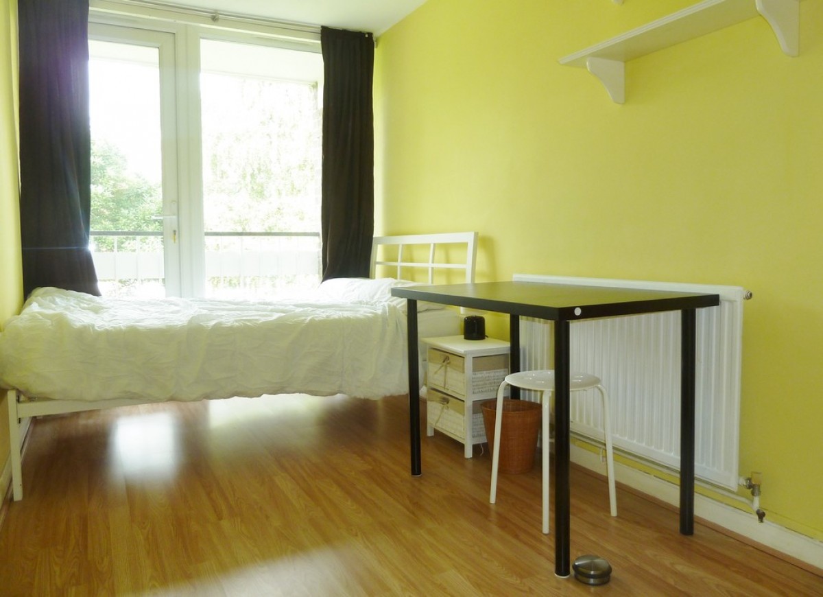 Pulker Close, Cowley