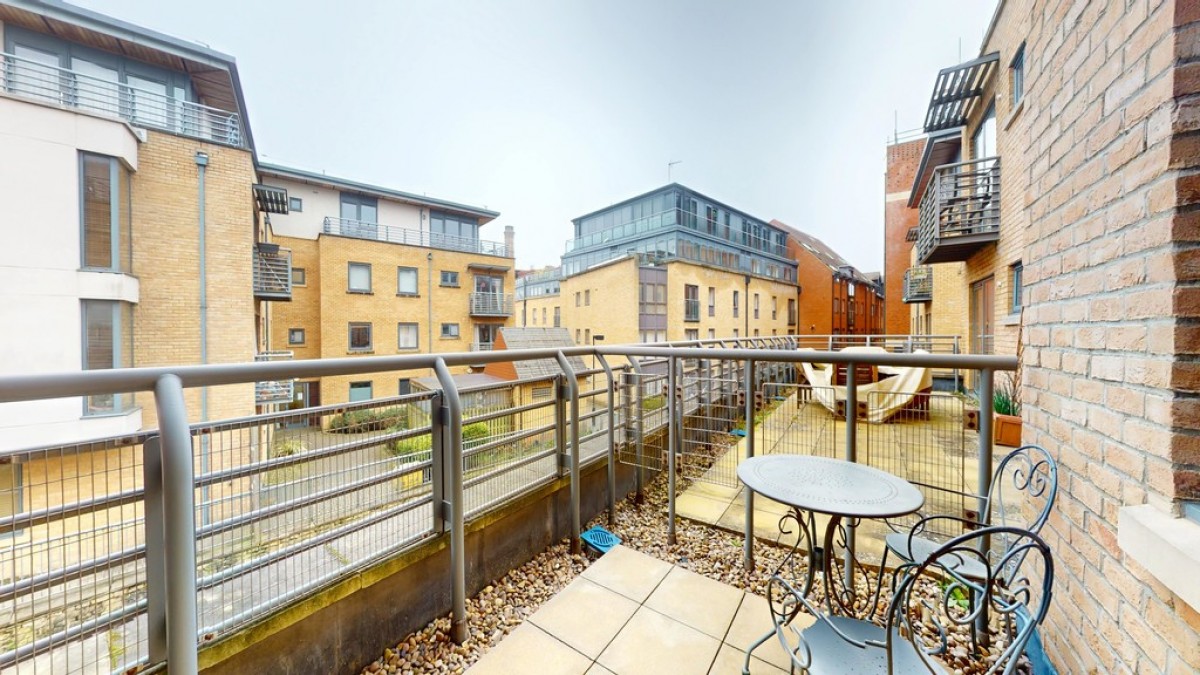 Empress Court, Woodins Way