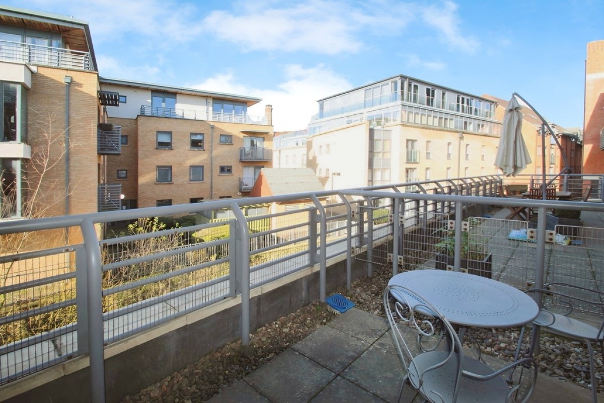 Empress Court, Woodins Way