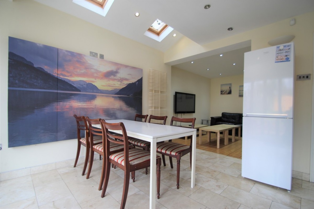 Kelburne Road, Cowley