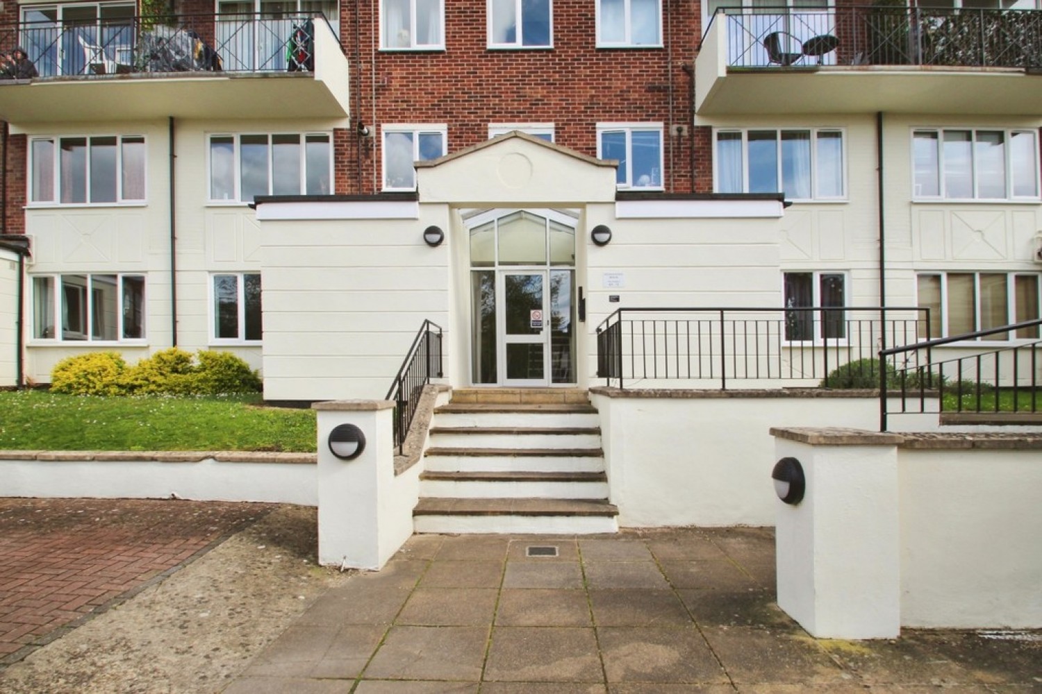 2 bedroom Flat for Letting Lizmans Court, Silkdale Close