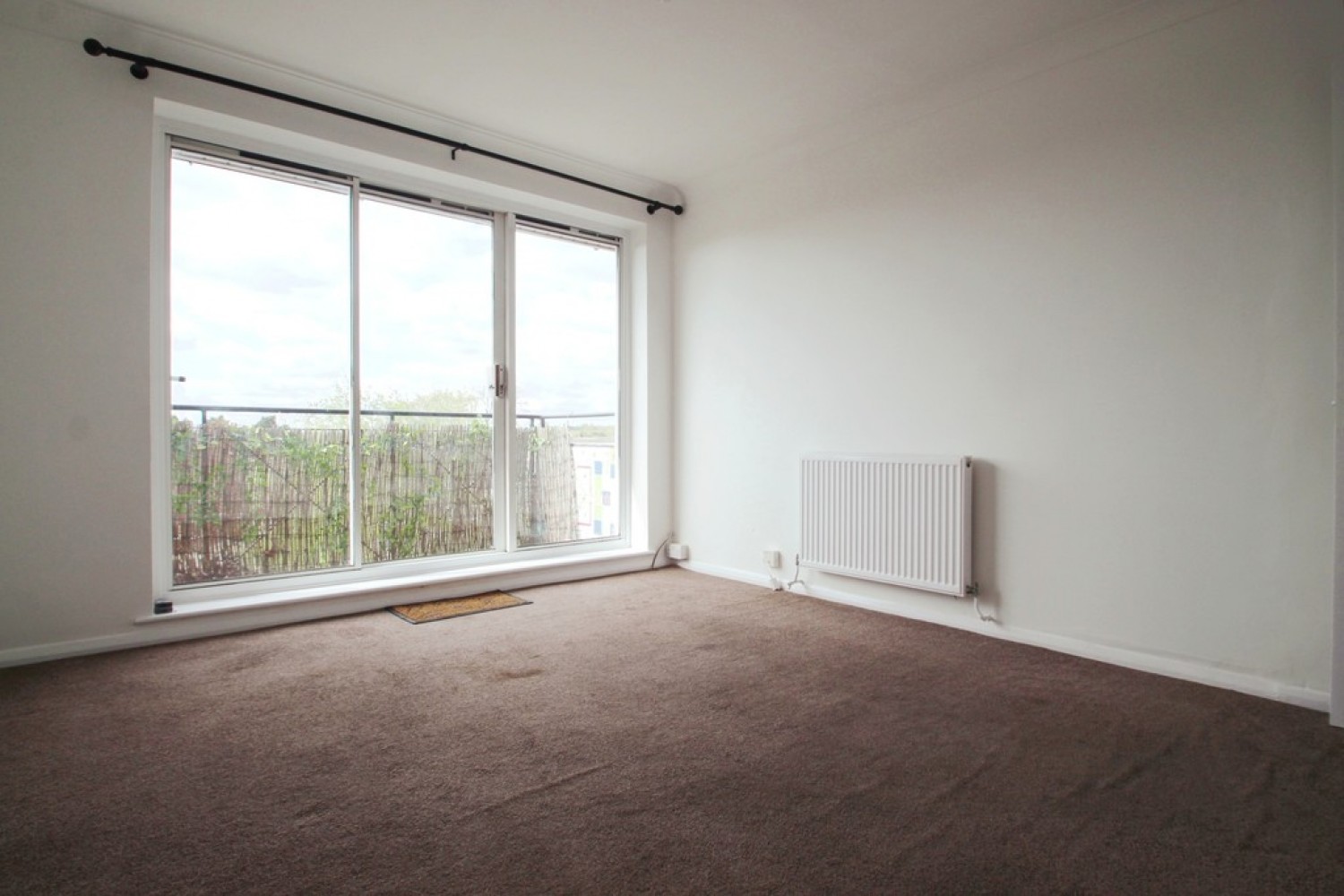 2 bedroom Flat for Letting Lizmans Court, Silkdale Close