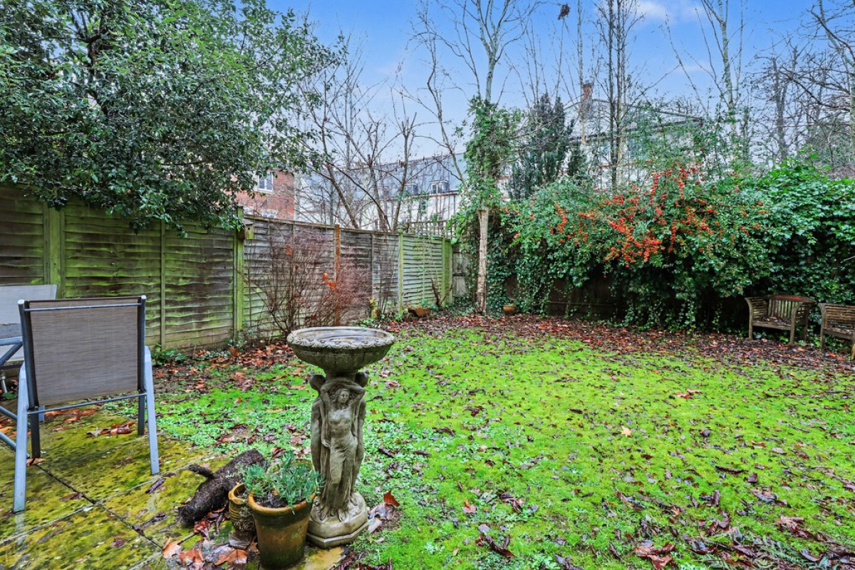 Augustine Way, Iffley