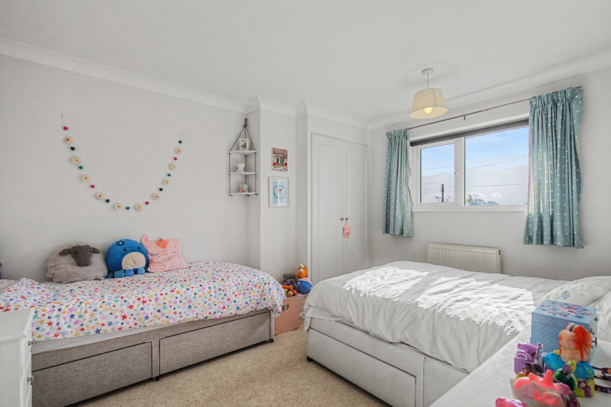 Kidlington Road, Islip