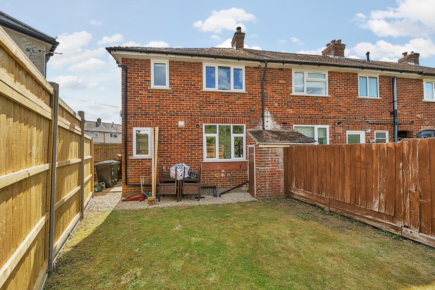 Broadwaters, Thame