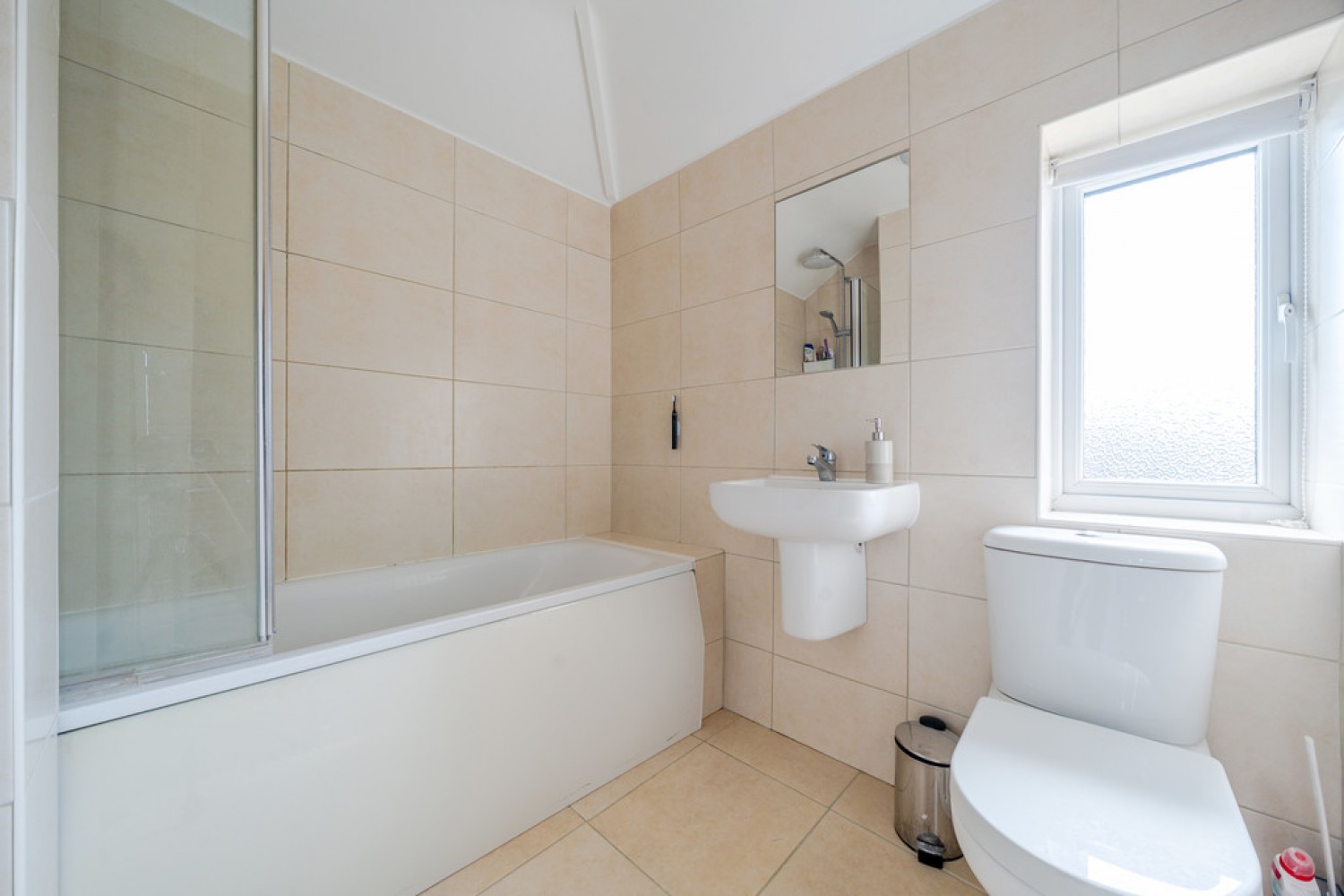 Broadwaters, Thame
