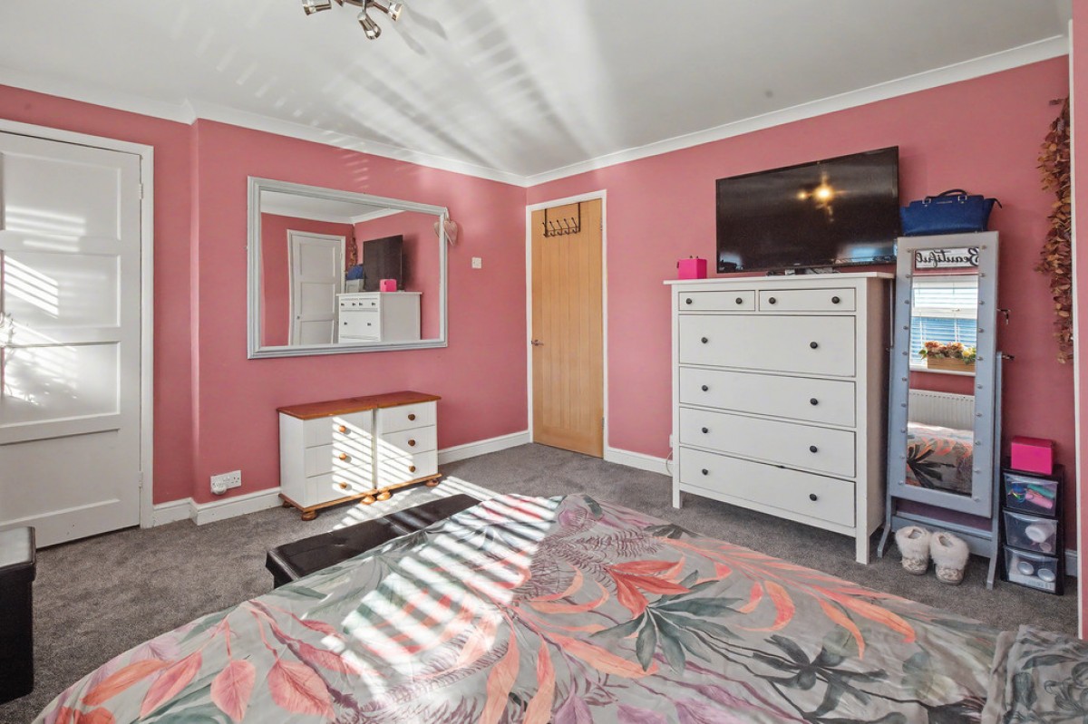 Bernard Close, Cuddington