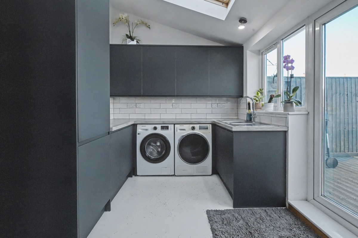 Bernard Close, Cuddington