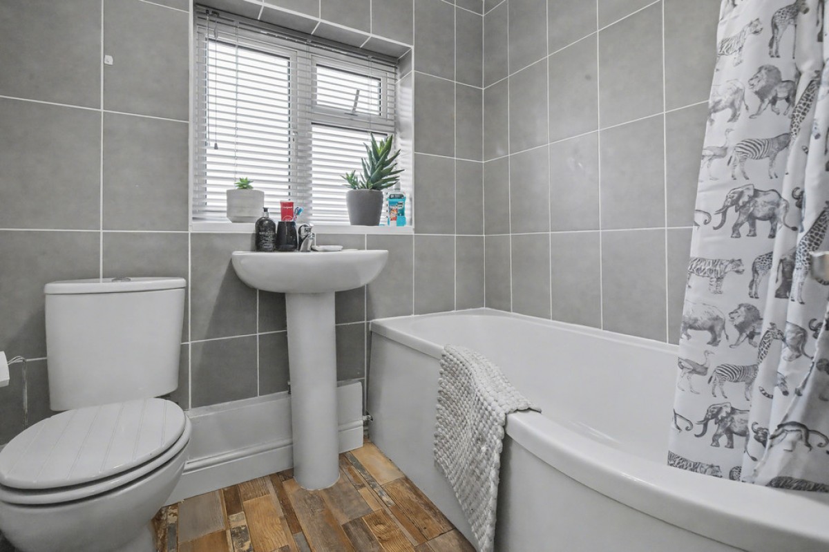 Bernard Close, Cuddington