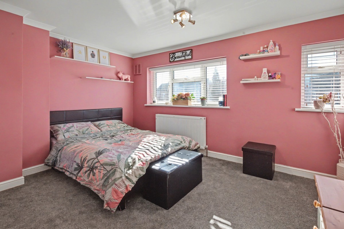 Bernard Close, Cuddington