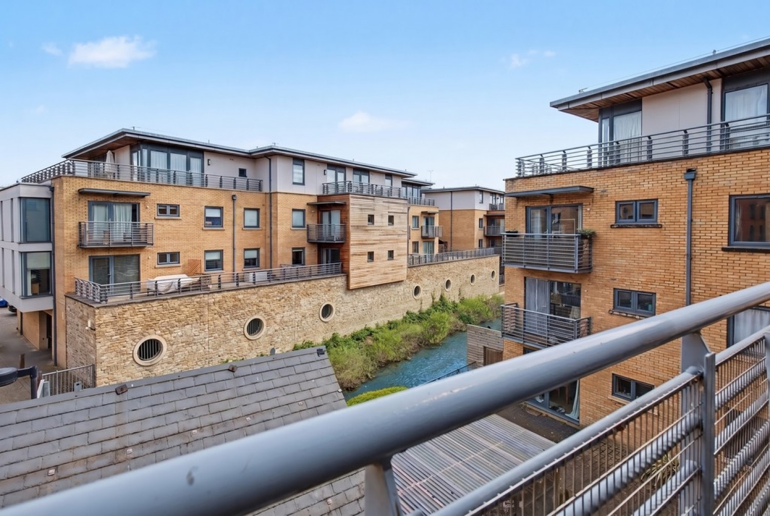 2 bedroom Flat for Sale Empress Court, Woodins Way