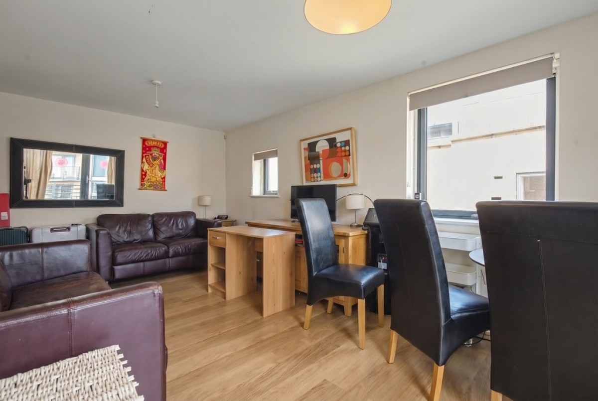 Empress Court, Woodins Way