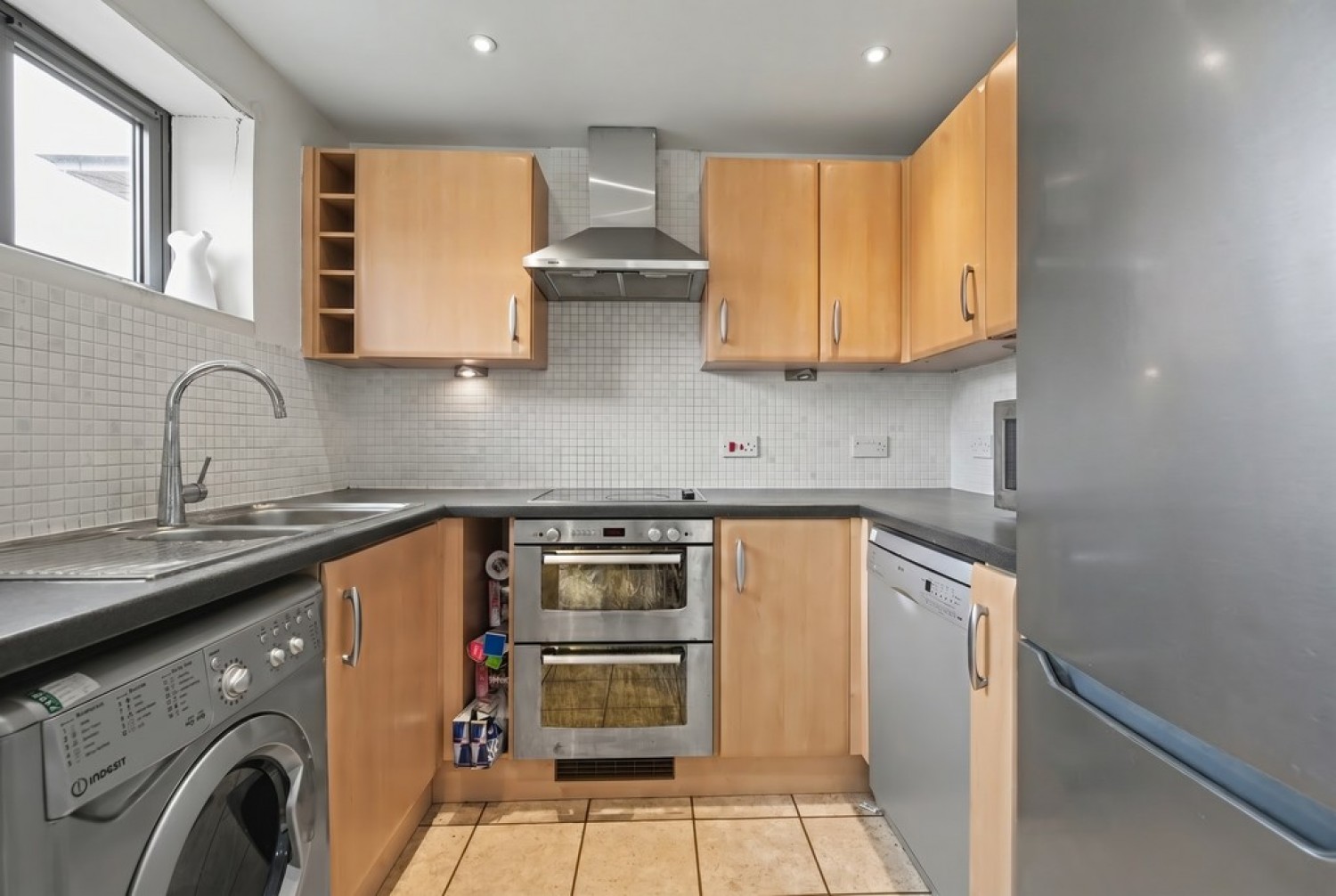 2 bedroom Flat for Sale Empress Court, Woodins Way