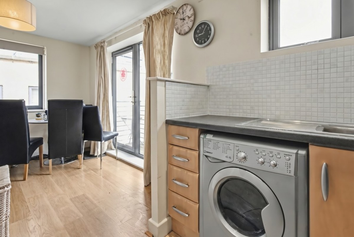 Empress Court, Woodins Way