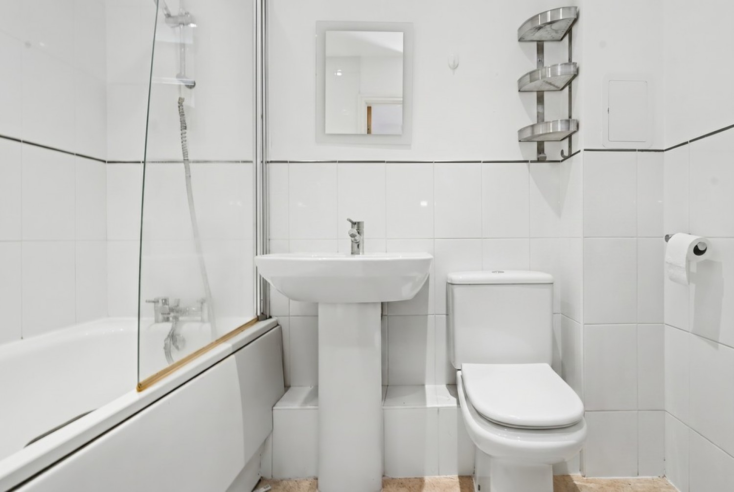 2 bedroom Flat for Sale Empress Court, Woodins Way