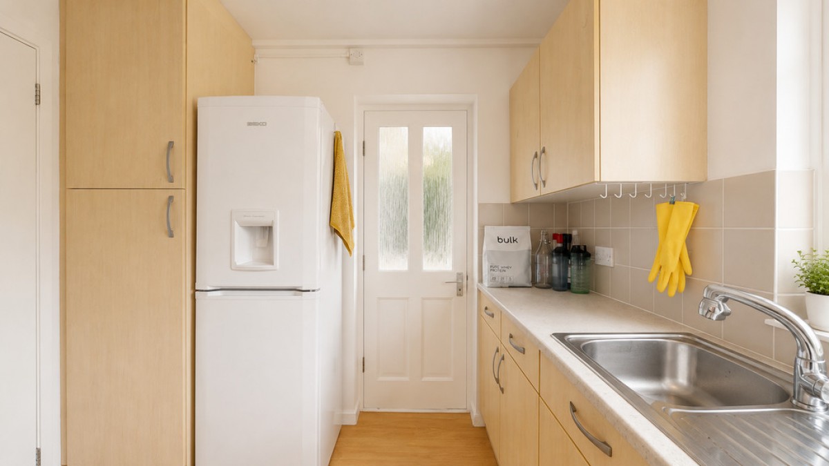 Warren Crescent , Headington