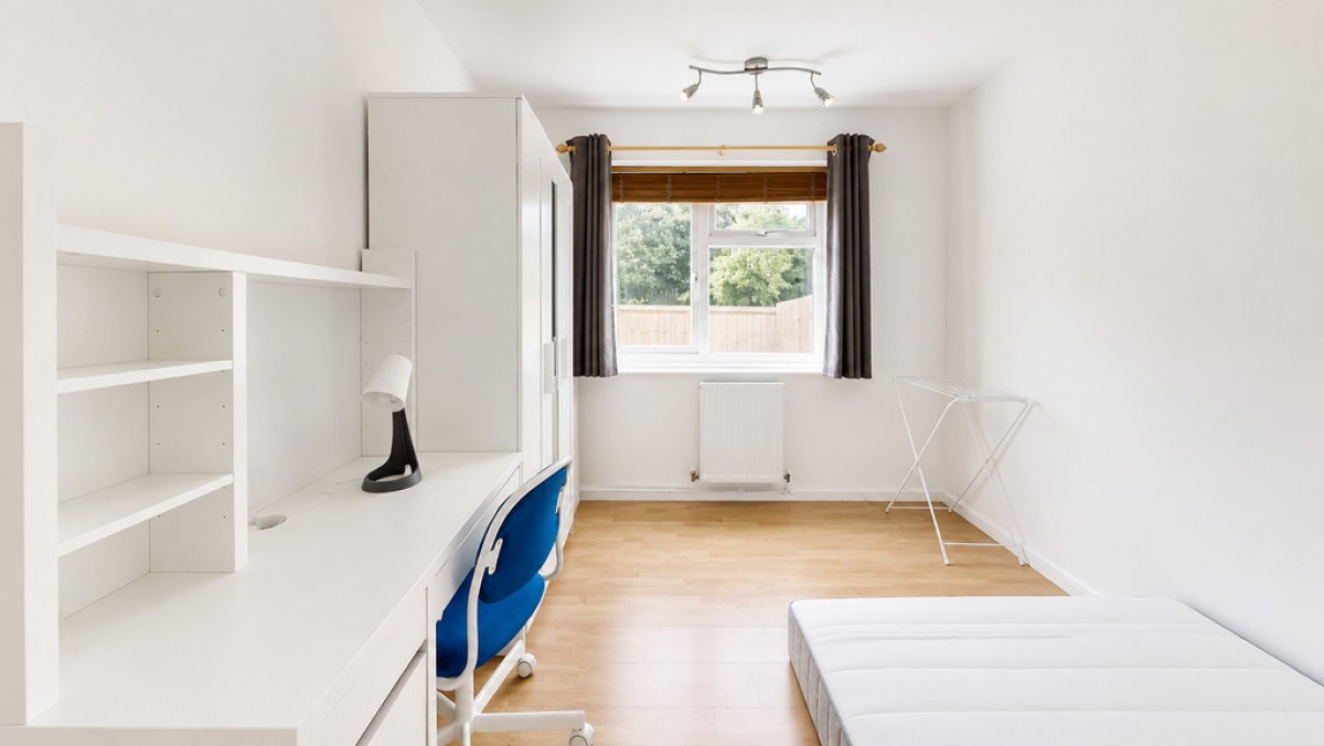 Warren Crescent , Headington